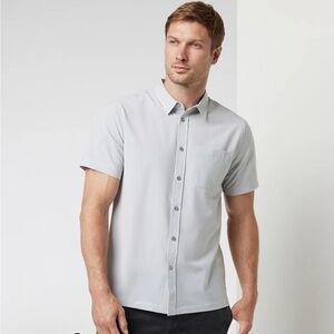 Men’s Vuori lightweight button down shirt.  In mint condition.